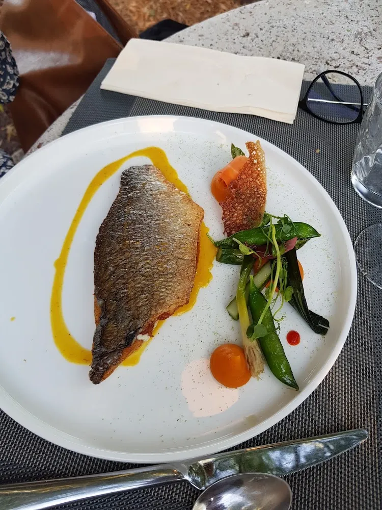 Filet de Dorade Royale Mousseline de Patates Douces Et Beurre de Sauce Xo Fumé