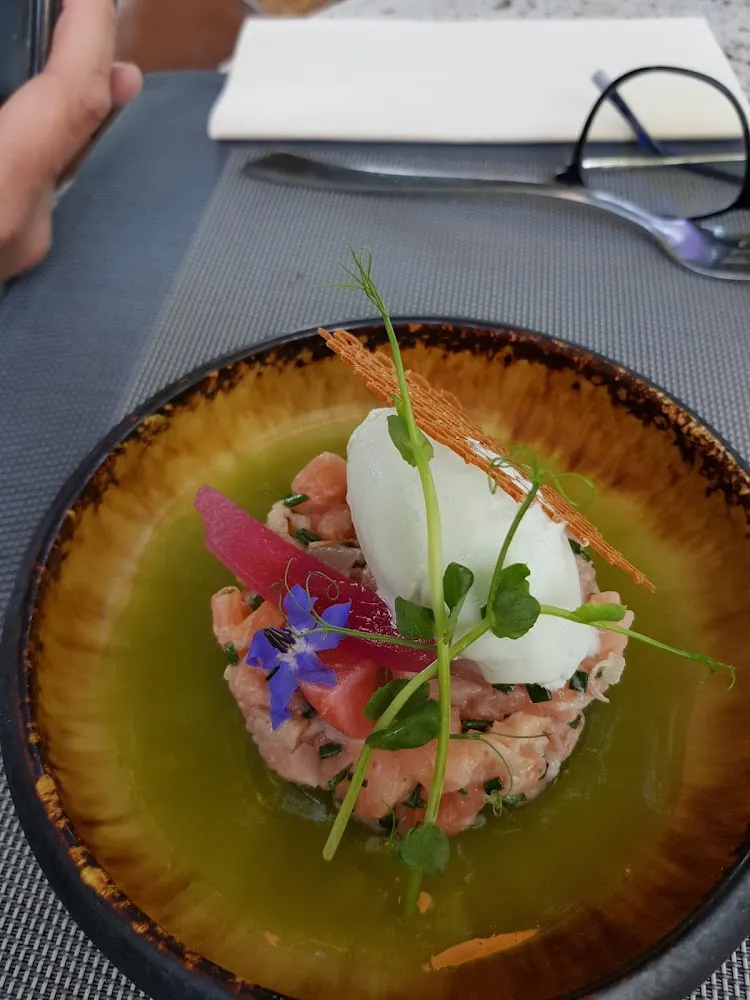 Tartare Aux Deux Saumons Gelée de Concombre Et Sorbets Wasabi